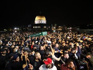 Bentrok dengan Pasukan Israel di Pemakaman, 70 Warga Palestina Terluka