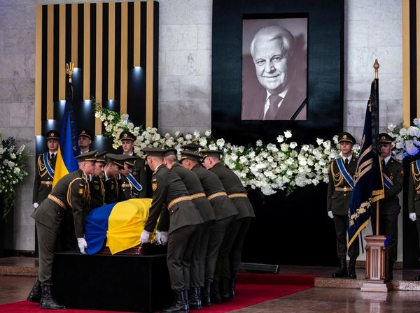 Jenazah Presiden Pertama Ukraina Dimakamkan