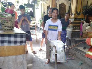Warga Karangasem Heboh, Ular Sepanjang 1.5 Meter Masuk Rumah Warga Karangasem Heboh, Ular Sepanjang 1.5 Meter Masuk Rumah