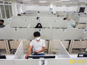 Intip Suasana UTBK SBMPTN 2022: Unpad, UI, UGM, IPB, Unair, dan ITS Intip Suasana UTBK SBMPTN 2022: Unpad, UI, UGM, IPB, Unair, dan ITS
