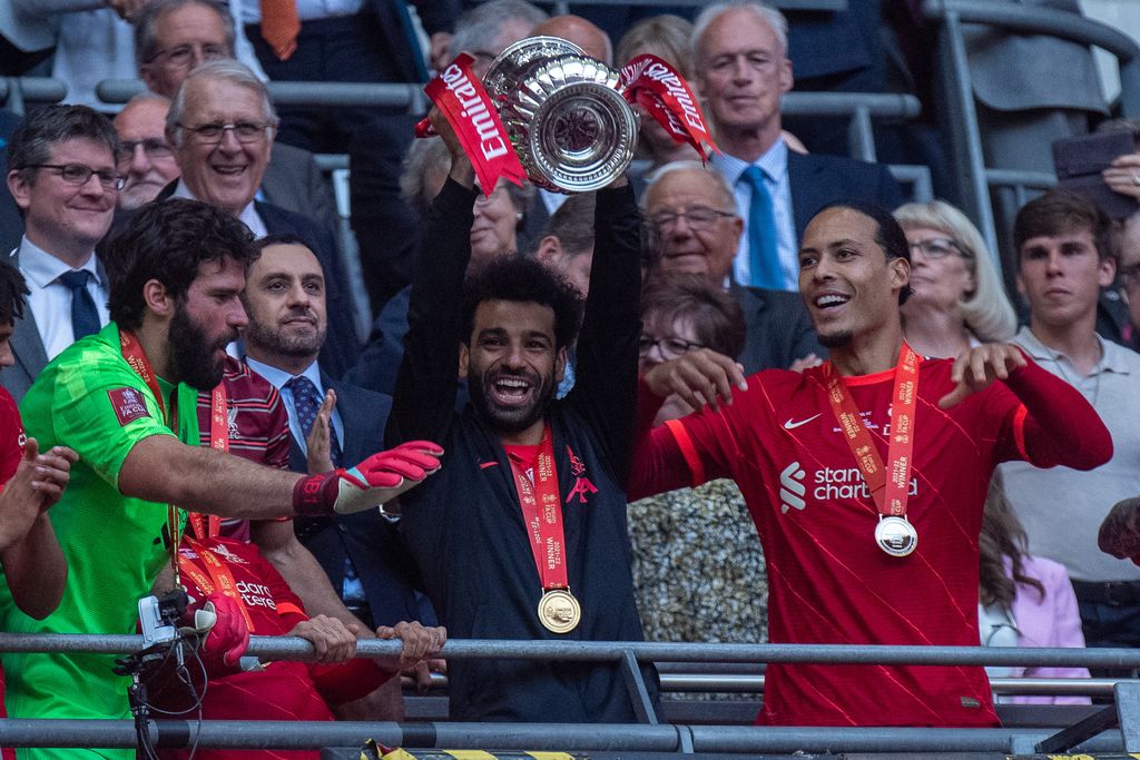 LONDON, ENGLAND - MAY 14: Mohamed Salah and Virgil van Dijk of Liverpool lifts the FA Cup after his sides 6-5 penalty shoot-out win after a 0-0 draw during The FA Cup Final match between Chelsea and Liverpool at Wembley Stadium on May 14, 2022 in London, England. (Photo by Sebastian Frej/MB Media/Getty Images)