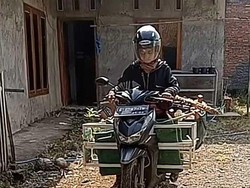 Viral Hijabers Bisnis Dekor Lamaran, Angkut Perlengkapan Sendiri Pakai Motor