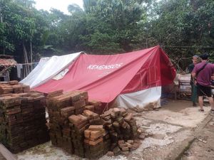 Cerita Korban Gempa Pandeglang Berbulan-bulan Tinggal di Tenda Pengungsian Cerita Korban Gempa Pandeglang Berbulan-bulan Tinggal di Tenda Pengungsian