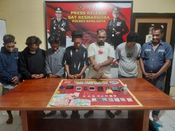 Polisi di Bima Dilempari Batu saat Gerebek Kawanan Pesta Sabu