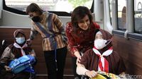 Anak-anak Ini Senang Naik Bus Khusus Disabilitas