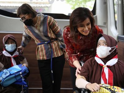 Anak-anak Ini Senang Naik Bus Khusus Disabilitas