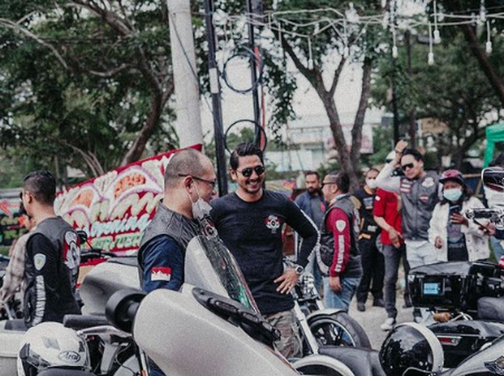 Arya Saloka Bikin Heboh Lagi, Kini Tampil Berewokan Arya Saloka Bikin Heboh Lagi, Kini Tampil Berewokan