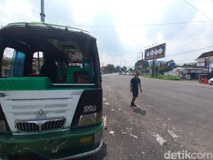 Bus Rombongan Takziah Terguling di Gamping, 1 Tewas-26 Luka Bus Rombongan Takziah Terguling di Gamping, 1 Tewas-26 Luka