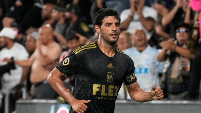 Los Angeles, CA - May 07:  Carlos Vela #10 of Los Angeles FC against the Philadelphia Union in the Second half of a Major League Soccer match at Banc of California Stadium in Los Angeles on Saturday, May 7, 2022. (Photo by Keith Birmingham/MediaNews Group/Pasadena Star-News via Getty Images)