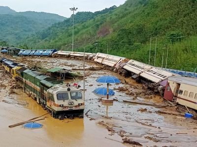 Ngeri, Gerbong Kereta Api Sampai Terseret Banjir di India
