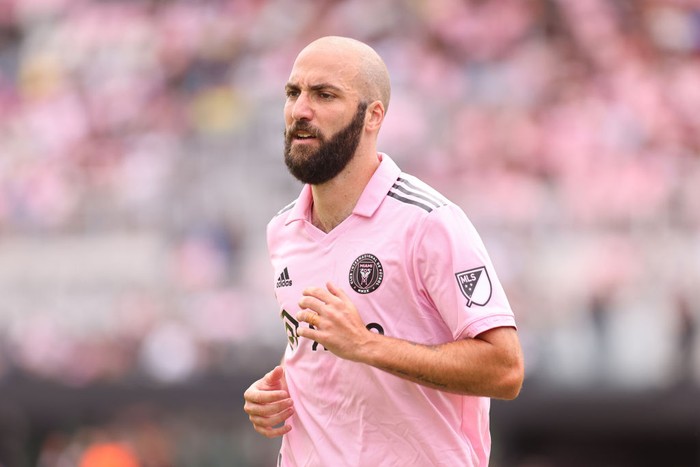 FORT LAUDERDALE, FLORIDA - APRIL 24: Gonzalo Higuaín #10 of Inter Miami CF looks on against Atlanta United during the second half at DRV PNK Stadium on April 24, 2022 in Fort Lauderdale, Florida. (Photo by Michael Reaves/Getty Images)