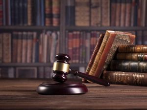 Daftar 5 Kampus Hukum Terbaik Versi THE AUR 2022 dan Biaya Kuliahnya