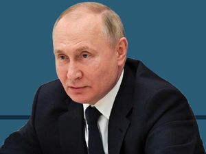 Balasan Menohok Putin Usai Potret Telanjang Dada Diolok Balasan Menohok Putin Usai Potret Telanjang Dada Diolok