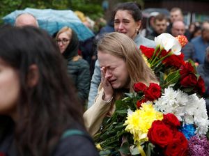 Isak Tangis Iringi Pemakaman Tentara Ukraina