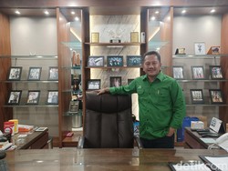 Crazy Rich Grobogan Habiskan Rp 1 M untuk Bangun Jalan di Cicalengka