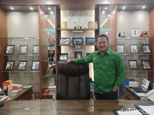 Crazy Rich Grobogan Habiskan Rp 1 M untuk Bangun Jalan di Cicalengka Crazy Rich Grobogan Habiskan Rp 1 M untuk Bangun Jalan di Cicalengka