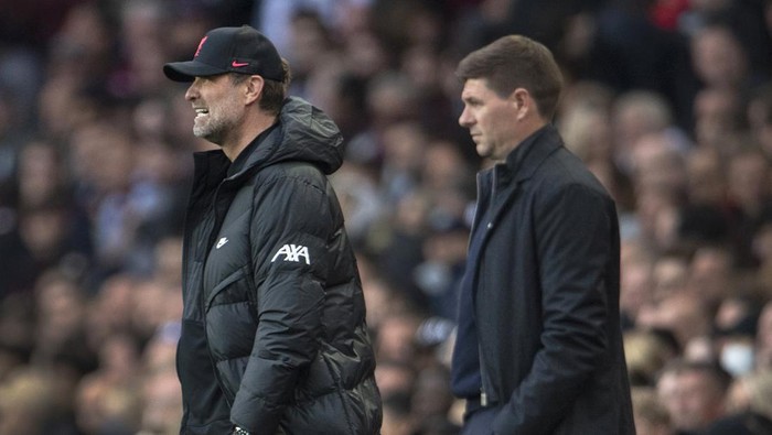 BIRMINGHAM, ENGLAND - MAY 10: Liverpool manager Jurgen Klopp and Aston Villa manager Steven Gerrard during the Premier League match between Aston Villa and Liverpool at Villa Park on May 10, 2022 in Birmingham, United Kingdom. (Photo by Visionhaus/Getty Images)