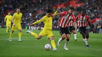 Pasukan Juergen Klopp merespon untuk menyamakan kedudukan di menit ke-27 dari gol Takumi Minamino. Skor 1-1 bertahan di babak pertama. Getty Images/Mike Hewitt.