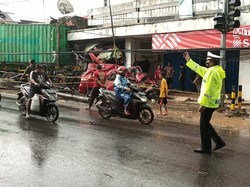 Evakuasi Kecelakaan Bungah Gresik Terapkan Buka-Tutup Jalur, Lalin Padat