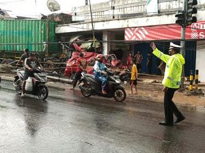 Evakuasi Kecelakaan Bungah Gresik Terapkan Buka-Tutup Jalur, Lalin Padat Evakuasi Kecelakaan Bungah Gresik Terapkan Buka-Tutup Jalur, Lalin Padat