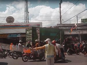 Jembatan Sembayat Macet Imbas Trailer Tabrak Ertiga dan Bangunan di Bungah Jembatan Sembayat Macet Imbas Trailer Tabrak Ertiga dan Bangunan di Bungah