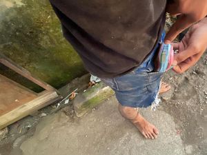 Lagi Asyik Nyabu, Sejoli di Mataram Dibekuk Polisi