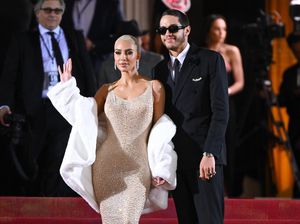 Sedih! Kim Kardashian dan Pete Davidson Putus Setelah 9 Bulan Pacaran Sedih! Kim Kardashian dan Pete Davidson Putus Setelah 9 Bulan Pacaran