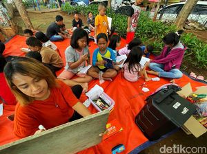Foto-foto Pembelajaran di Ruang Terbuka Tanpa Masker Foto-foto Pembelajaran di Ruang Terbuka Tanpa Masker