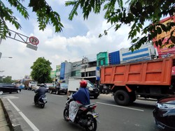 Perlintasan KA Dewi Sartika Depok Ditutup, Begini Kondisi Lalin Sekitarnya