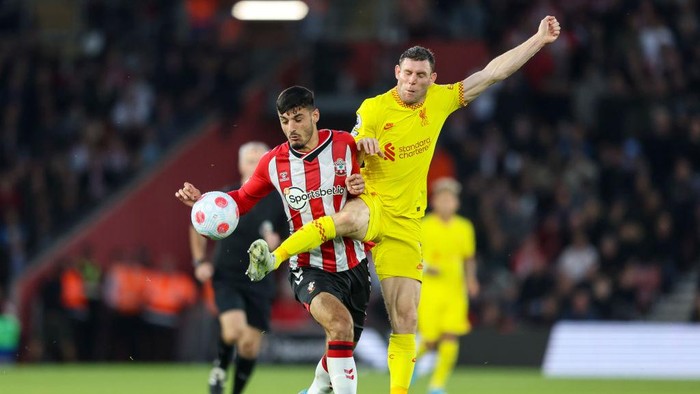 SOUTHAMPTON, ENGLAND - MAY 17: James Milner of Southampton fouls Armando Broja of Southampton during the Premier League match between Southampton and Liverpool at St Marys Stadium on May 17, 2022 in Southampton, England. (Photo by Robin Jones/Getty Images)