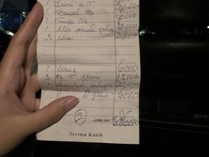 Makan di Warung Tenda Kaki Lima, Netizen Syok Bayar Tumis Tauge Rp 40 Ribu