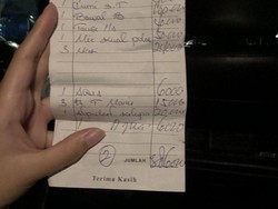 Makan di Warung Tenda Kaki Lima, Netizen Syok Bayar Tumis Tauge Rp 40 Ribu