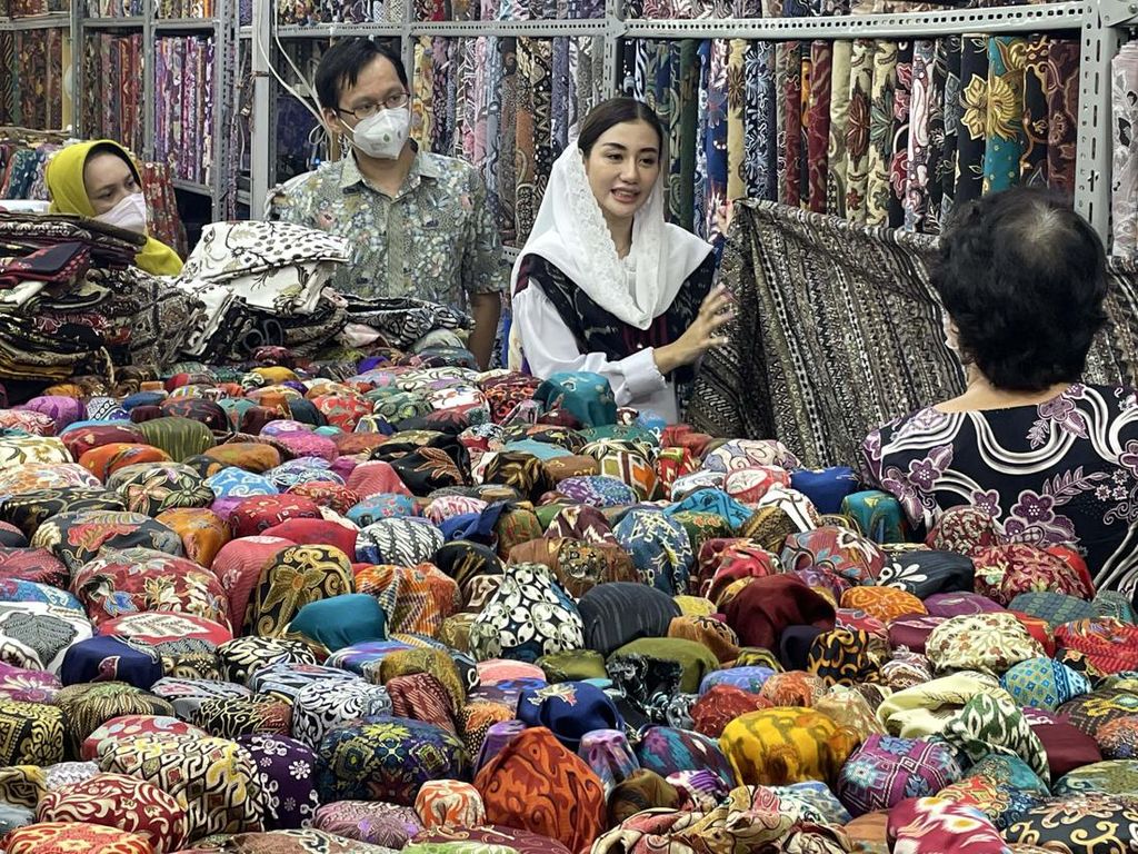 Mempromosikan Batik Tulis Trenggalek ke Pasar Tanah Abang