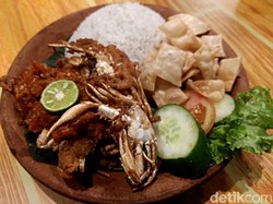 Pedas Renyah! Ini Menu Baby Crab Geprek yang Jadi Favorit di Sanur