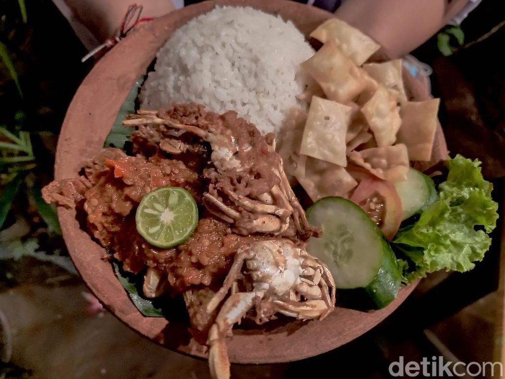 Mencicipi Baby Crab Geprek yang Renyah-Pedas di Sanur Bali