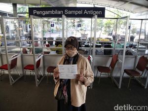 Melihat Suasana Tes Antigen Usai Pelonggaran Aturan Melihat Suasana Tes Antigen Usai Pelonggaran Aturan