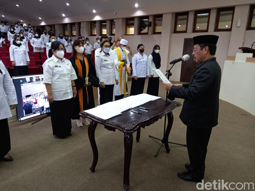 864 PPPK Pemkot Makassar Terima SK, Danny Ingatkan Loyal ke Pimpinan