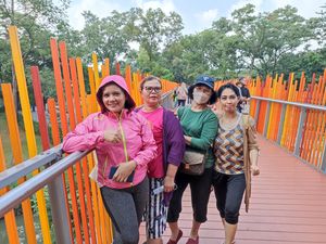 Pengunjung Tebet Eco Park Senang soal Aturan Tak Wajib Pakai Masker