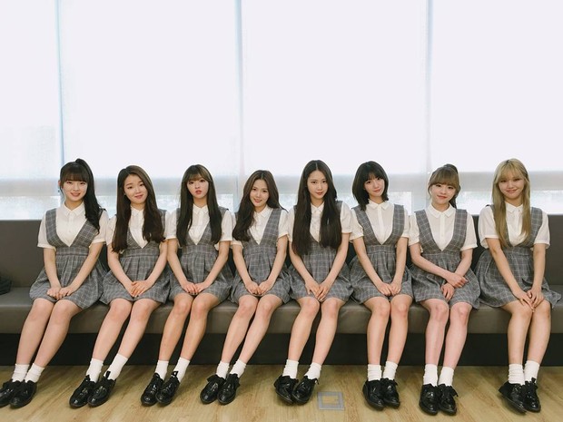 Perjalanan karier dan fakta menarik seputar Oh My Girl/instagram/wm_ohmygirl Oh My Girl yang sudah ditinggal 2 member keluar dari grup.