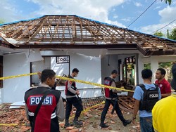Rumah Terduga Pelaku Pencabulan di Bima Dirusak Massa