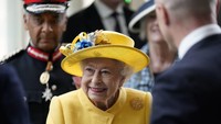 Senyum Sumringah Ratu Elizabeth yang Tiba-tiba Muncul ke Publik