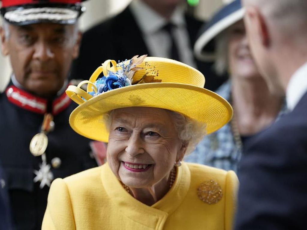 Senyum Sumringah Ratu Elizabeth yang Tiba-tiba Muncul ke Publik