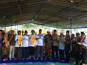 Damai, Dua Tokoh Agama Berbaur di Acara Gawe Rafah Desa Mareje