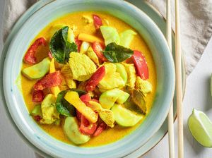 Resep Kari Ayam dan Sayuran yang Gurih Wangi Kuahnya Resep Kari Ayam dan Sayuran yang Gurih Wangi Kuahnya