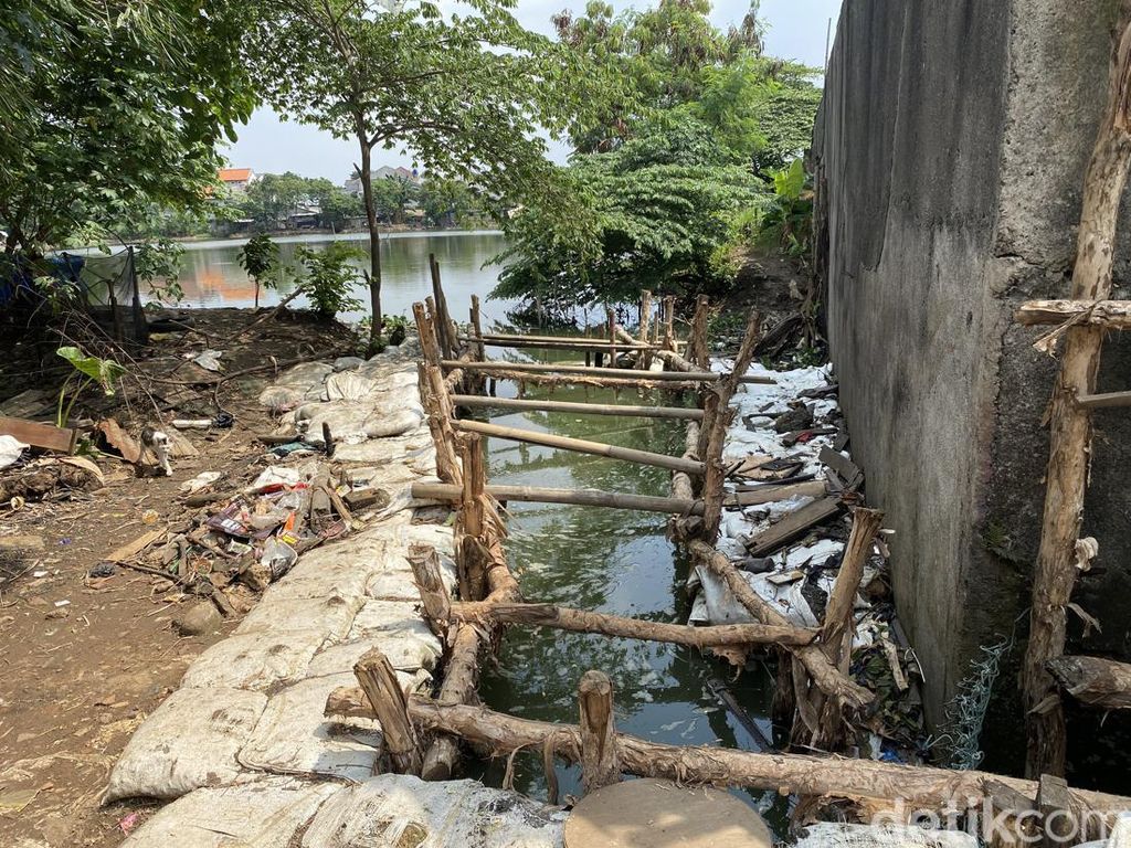 Drainase Antibanjir di Duren Sawit Jaktim Ditargetkan Selesai Juni Drainase Antibanjir di Duren Sawit Jaktim Ditargetkan Selesai Juni
