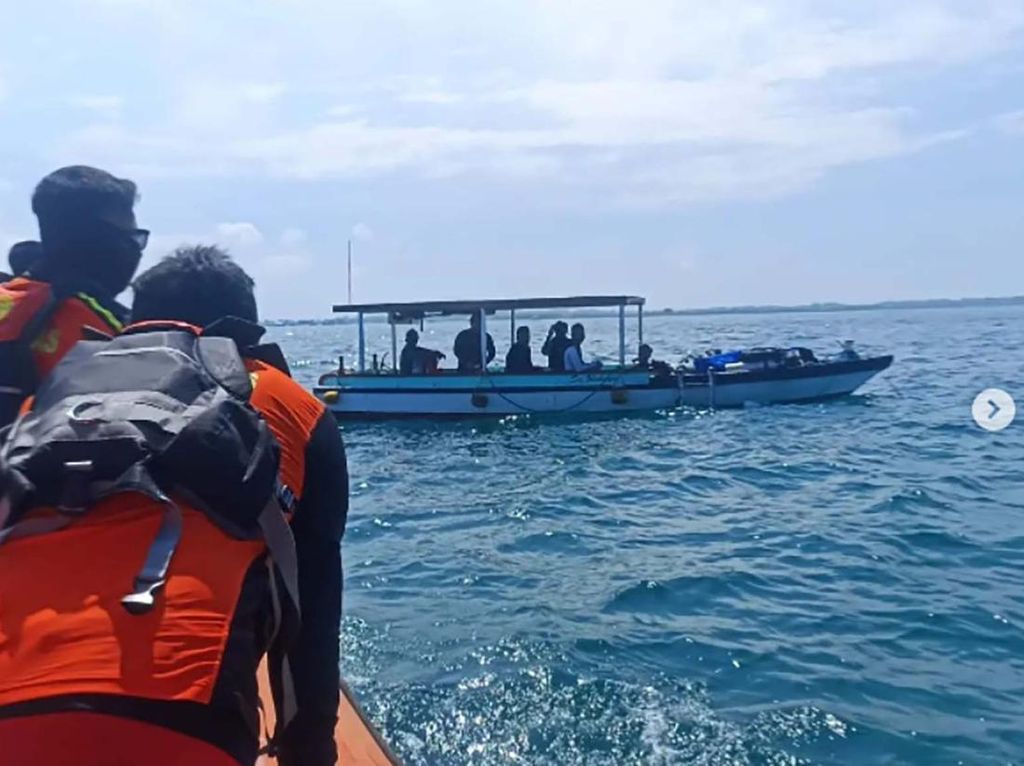 Jukung Terhantam Ombak, 1 Korban Hilang di Pantai Kelan