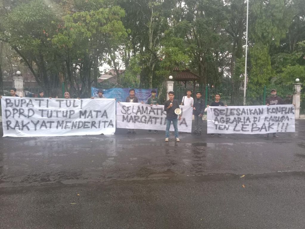 Protes Ganti Rugi Lahan Murah, Warga Minta Bupati-DPRD Lebak Turun Tangan Protes Ganti Rugi Lahan Murah, Warga Minta Bupati-DPRD Lebak Turun Tangan