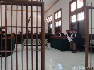 Demo Ricuh di Mapolda Jabar, 13 Anggota GMBI Dijerat Pasal Berlapis Demo Ricuh di Mapolda Jabar, 13 Anggota GMBI Dijerat Pasal Berlapis