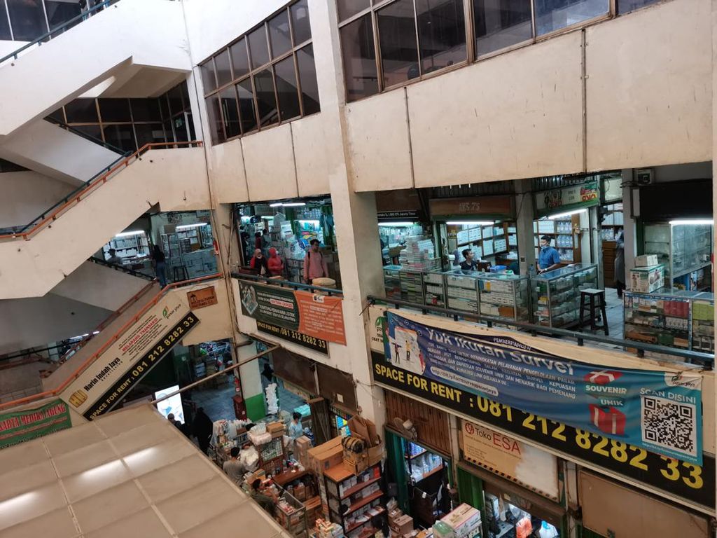 Imbas Gagal Ginjal Akut, Omzet Obat Sirup di Pasar Pramuka Anjlok 95%