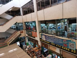 Imbas Gagal Ginjal Akut, Omzet Obat Sirup di Pasar Pramuka Anjlok 95% Imbas Gagal Ginjal Akut, Omzet Obat Sirup di Pasar Pramuka Anjlok 95%